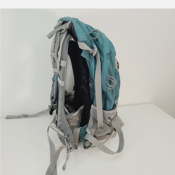 Osprey Sirrus 24 Hiking Backpack - Picture 3 of 5